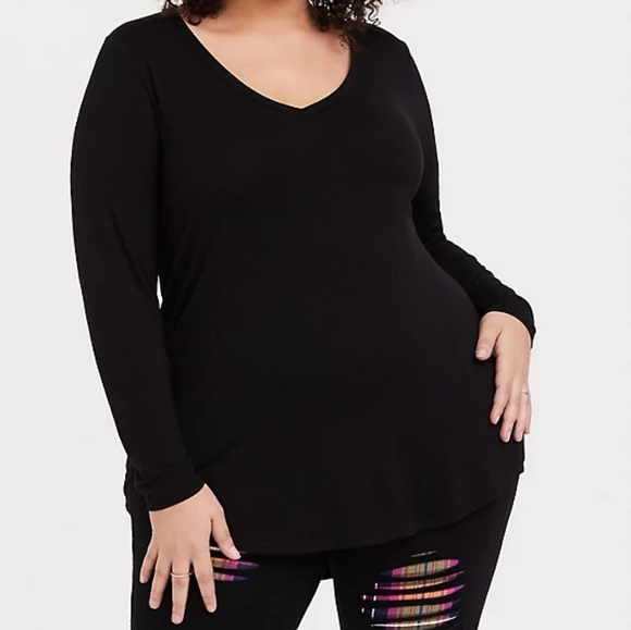 TORRID BLACK V-NECK LONG SLEEVE TEE